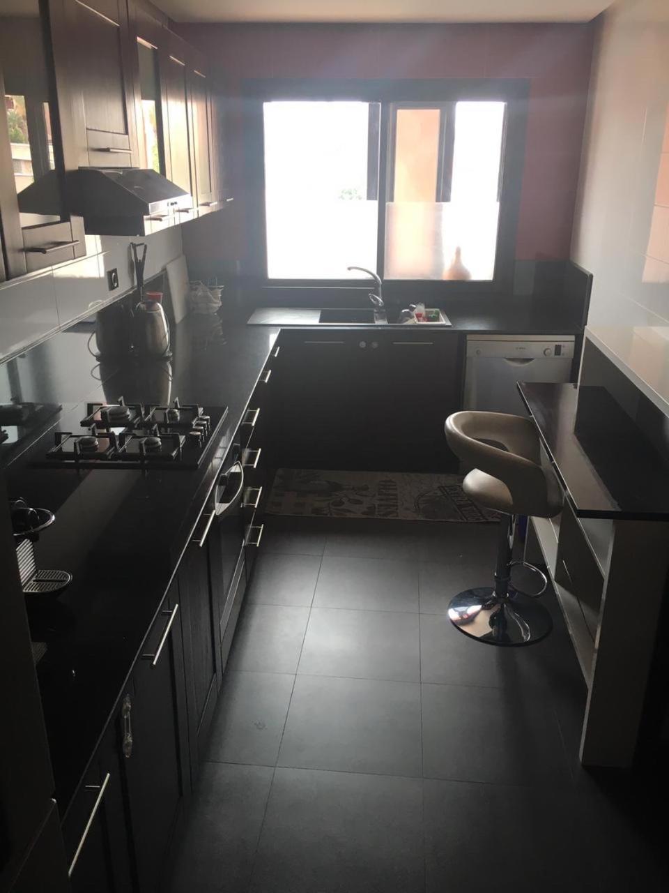 Stylish Gueliz Apartment With Beautiful Terrace マラケシュ エクステリア 写真